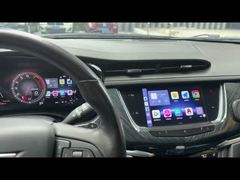 Is the 2022 XT5 retrofit cluster connected to the vehicle's infotainment system?